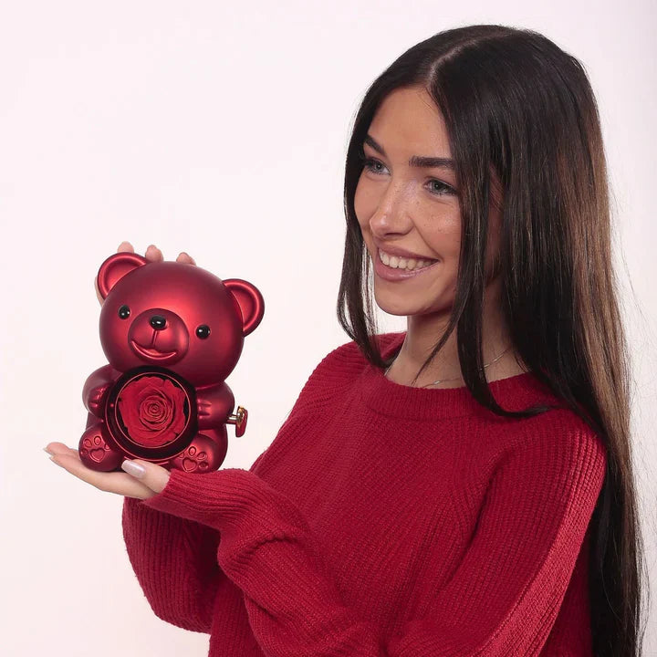 💖 L’Ourson à Rose Éternelle – Le Cadeau Qui Fait Battre le Cœur 💖 (T-C)